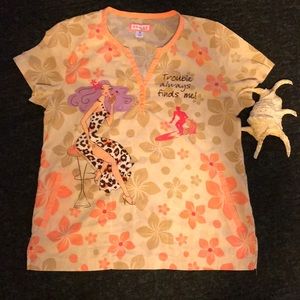 KOI “Trouble always find me” scrub top size M